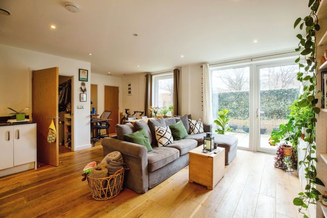 Flat for sale in 49 Commerell Street, London