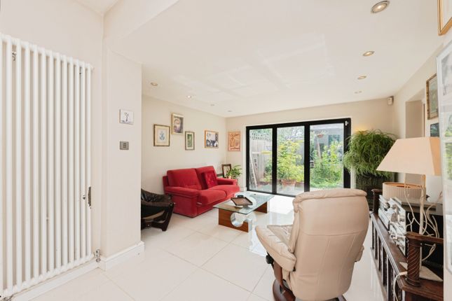 32, Eastworth Road, Chertsey photo 2