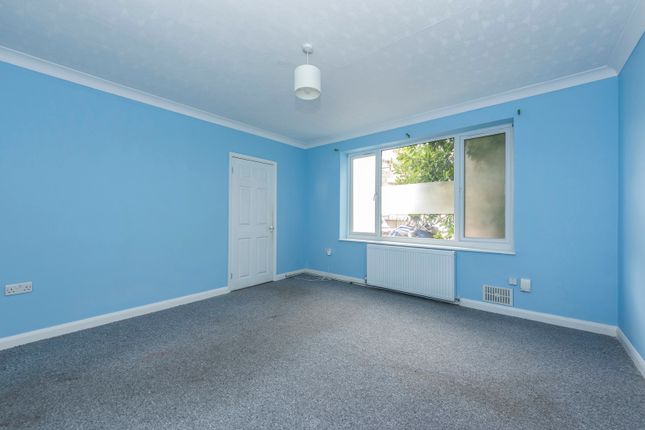 Room 1, 170, Grove Road, Hounslow photo 2