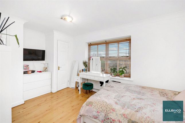 4-bed house on 21, Hampton Close, Friern Barnet, £675,000
