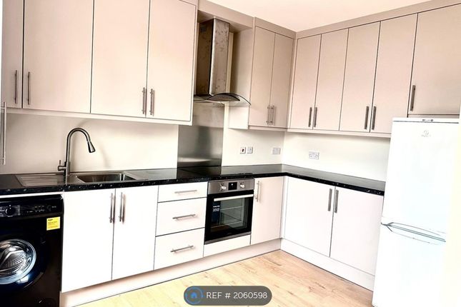 Thumbnail Flat to rent in Kings Road, Fleet