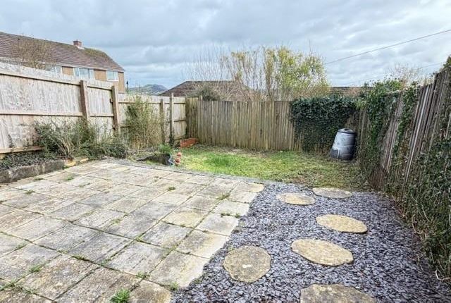 27, Ross Avenue, Carmarthen photo 2