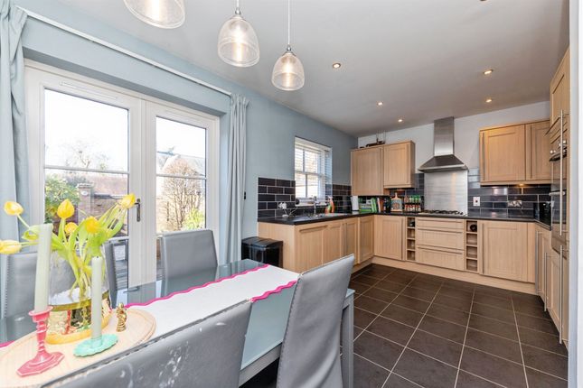 5, Heathcliff Avenue, Hitchin photo 2