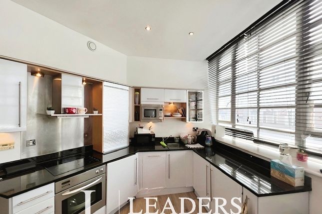 Flat 2, Princes House, North Street, East Sussex photo 3