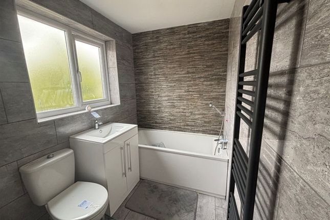 41, Grove Avenue, PONTEFRACT photo 4