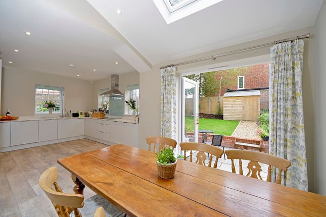19 Great George Street, Godalming photo 4
