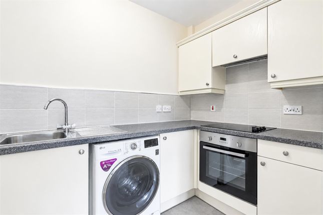 6, Albert Close, Acomb photo 4