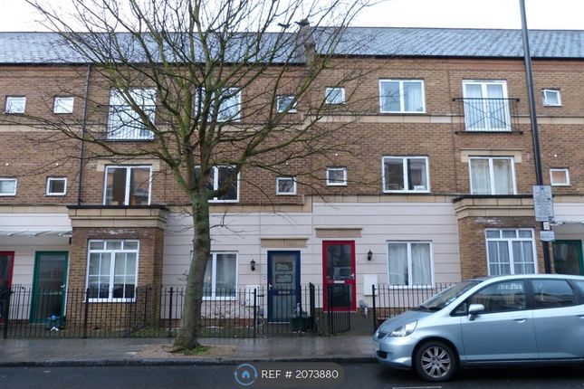 Thumbnail Room to rent in Tollington Way, London