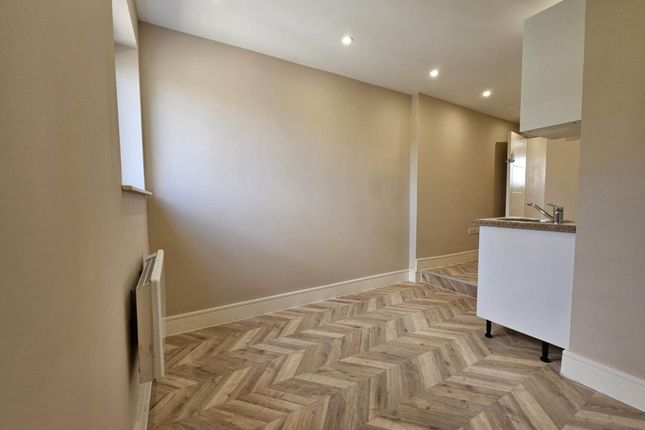 40a, Rosebank Road, London photo 2