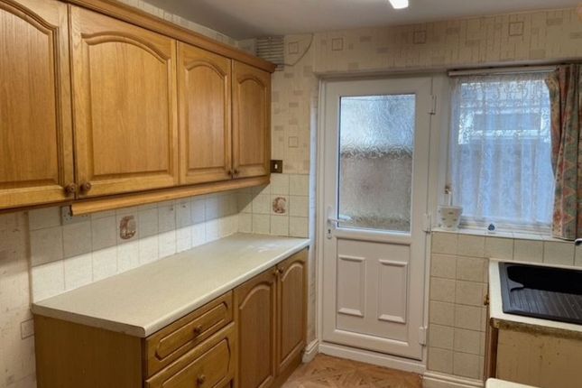 51, Chelford Crescent, Kingswinford photo 4