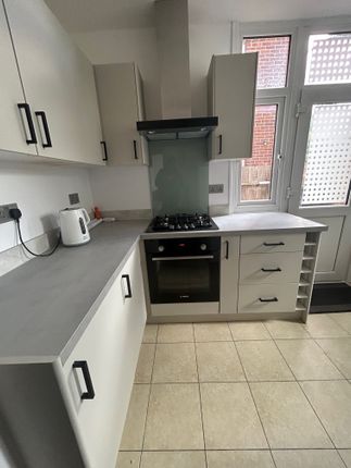 Room 2 - 36, Bicknoller Road, Enfield photo 5