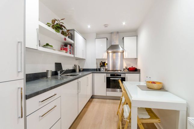Flat to rent in Worcester Close, Crystal Palace, London