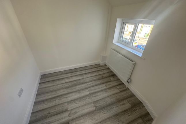 10, Sinclair Road, Greater London photo 5