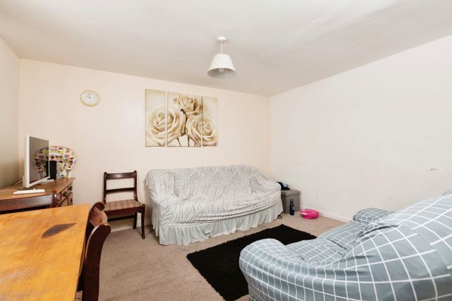 Flat for sale in Rochester Road, Gravesend, Kent