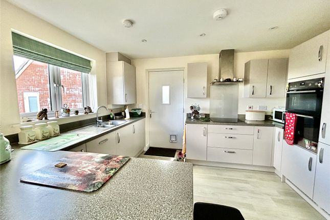 2, Observer Close, Devon photo 3