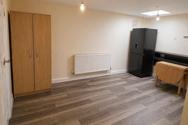 Rear Annex, 293, Great West Road, Hounslow photo 3