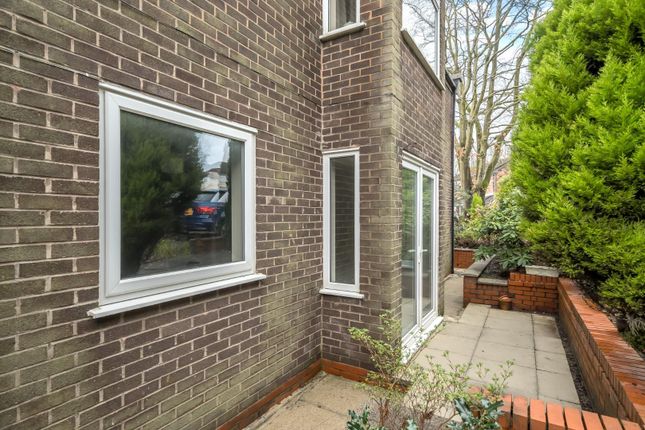 Flat for sale in Roe Green Avenue, Worsley, Manchester