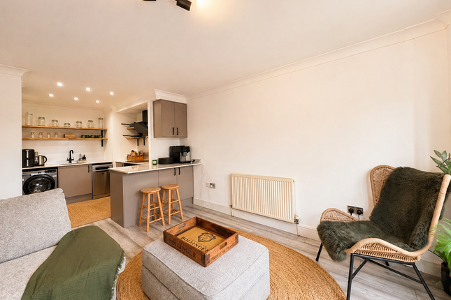 Apartment 2, 2, Town Meadow, Brentford photo 3