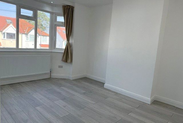26, Reeves Avenue, London photo 2