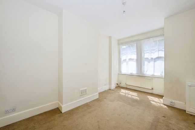 30, Little Roke Avenue, Kenley photo 2