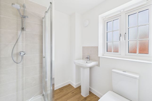 9 Colchester Crescent, Towcester photo 4