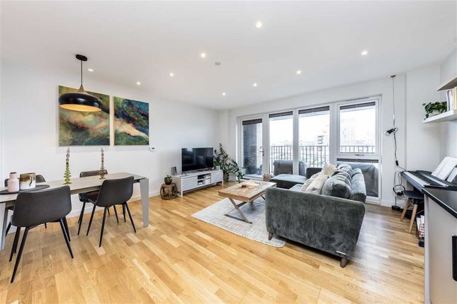 Flat for sale in Greenwich High Road, London