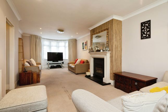 25, Windermere Gardens, Ilford photo 4