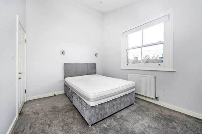 Flat for sale in Victoria Road, London