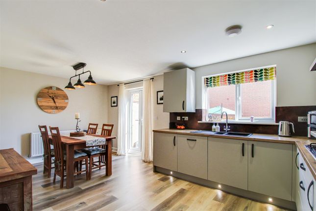 2, Castle Crescent, Pontefract photo 3