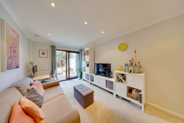 19, Wren Close, Orpington photo 4