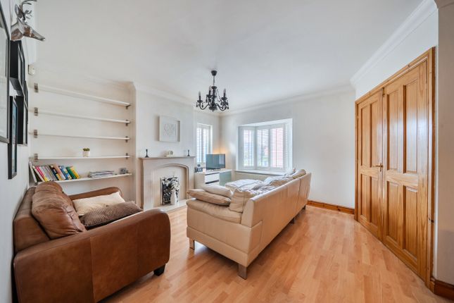22, Woodlands Drive, Wakefield photo 2