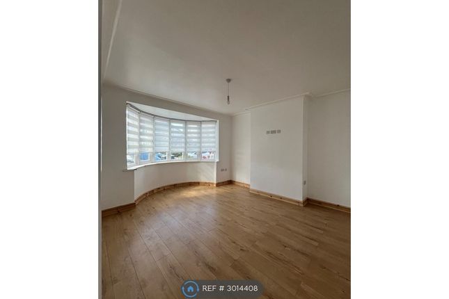 Carnarvon Avenue, Enfield photo 2