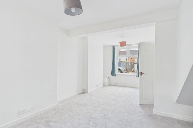 26 Llewellyn Street, Barry photo 3