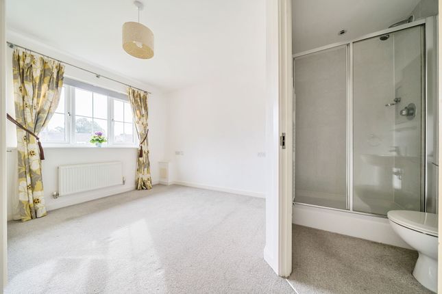 Flat for sale in Spiro Close, Pulborough