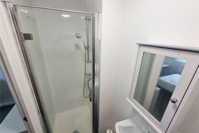 Room 5, 1, Dinthill, Telford photo 2