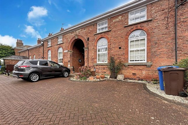 13, Station Court, Hornsea photo 2