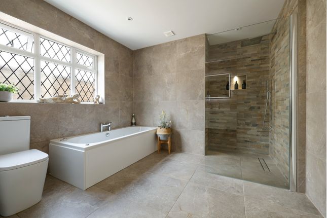 11, Woodroyd Gardens, Surrey photo 2