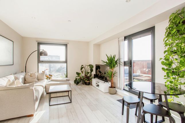 Flat for sale in Beaumont Court, 61-71 Victoria Avenue, Southend-On-Sea, Essex