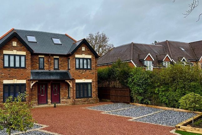 Thumbnail Semi-detached house to rent in Forest Road, Binfield, Bracknell