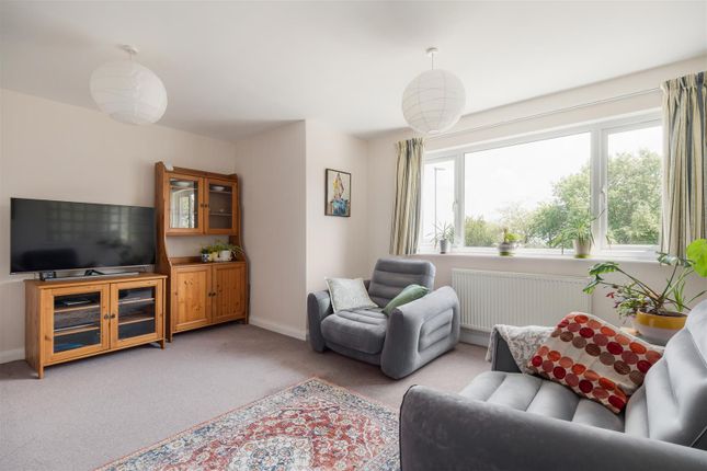 9, Hallam Grange Close, Sheffield photo 4