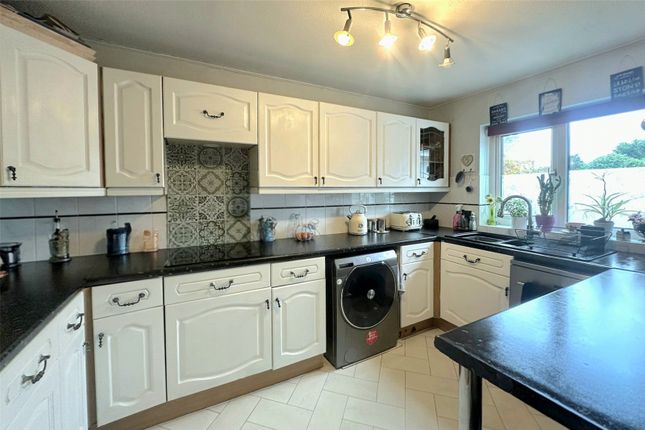 38, Sandhurst Lane, Camberley photo 2