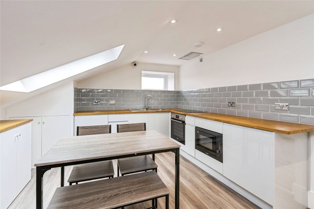 Flat 3, 159A, High Street, London photo 2