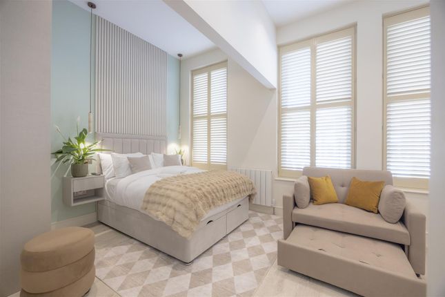 Studio flat on Studio Deluxe, 108, Studio Deluxe, Shirland Road, London, £2,500/mo