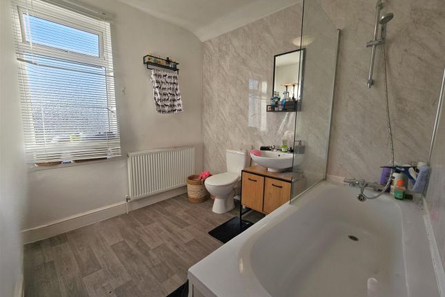 78, Belle Vue Road, Aldershot photo 4
