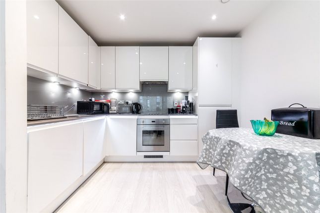Flat for sale in Bodiam Court, 4 Lakeside Drive