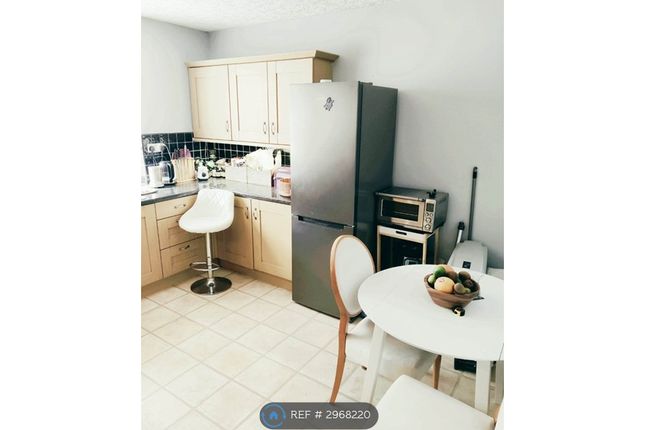 Flat, Charles Court Knighton Drive, Leicester photo 5