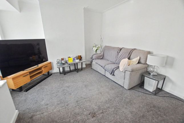 74, Highfield Avenue, West Yorkshire photo 4