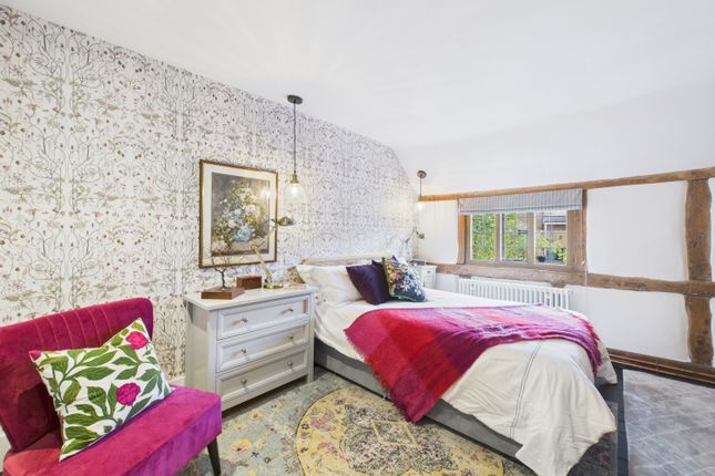 Cam01791G0-Pr0189-Still028