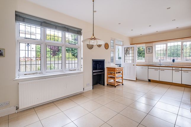 27, Woodhayes Road, London photo 3