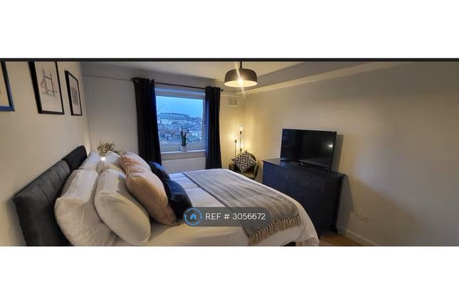 Flat, Gresse Street, London photo 3
